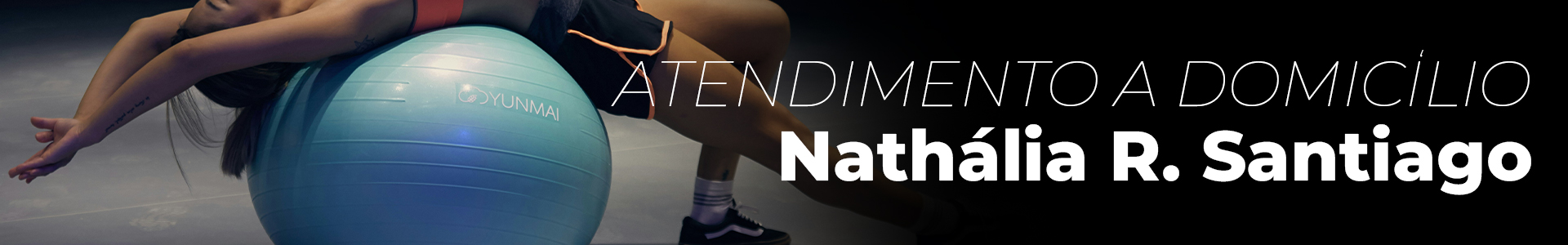 Fisioterapeuta realizando atendimento humanizado em domicílio